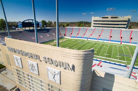 War memorial stadium little rock. May 24, 2022 5 p.m. - May 25, 2022 9 p.m. Little Rock School District will be hosting the 2022 graduation ceremonies at War Memorial Stadium on May 24-25, 2022. Parking will be free for the ceremonies and simple concessions will be offered. Gates will open one hour before the event begins. Free general admission tickets will be allotted per ... 