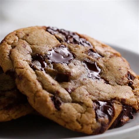 Warm cookie. Hot cocoa cookies are similar to chocolate chip cookies except they have even more chocolate. We add real hot chocolate mix and cocoa powder, switch out the chocolate chips … 