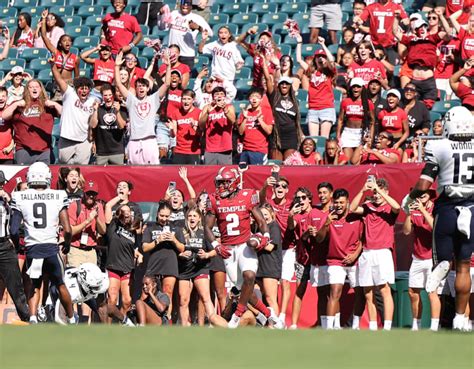 Warner-Saydee connection rallies Temple in second half for win over Akron, 24-21