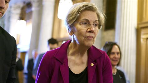 Warren calls for hearings into Silicon Valley, Signature bank failures