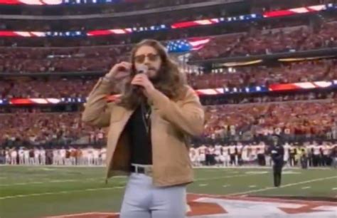 Warren zeiders national anthem video. Dec 2, 2023 · ARLINGTON, Texas — Before Texas and Oklahoma State kicked off the 2023 Big 12 Championship from AT&T Stadium in Arlington, country singer Warren Zeiders grabbed the mic for the national anthem. 