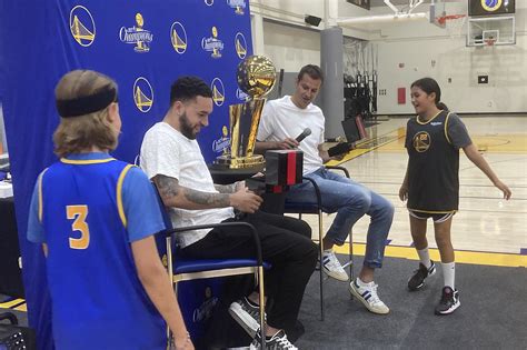Warriors youth campers help present former Golden State players Bjelica, Chiozza championship rings