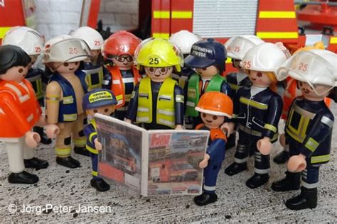 Warum Playmobil-Figuren das Feuerwehr-Magazin lesen