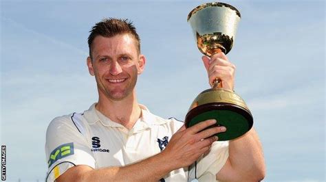 Warwickshire beat Worcestershire to win the County Championship