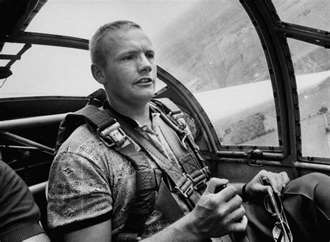 Was Neil Armstrong a glider pilot
