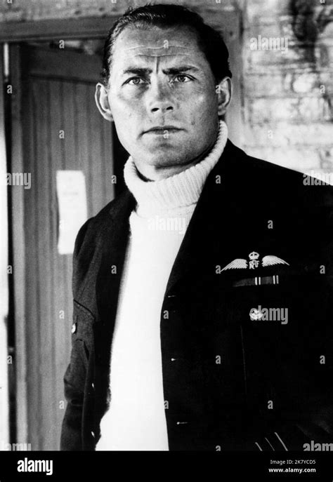 Was robert shaw in the military