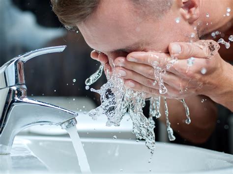 Wash your face. It may seem like a global pandemic suddenly sparked a revolution to frequently wash your hands and keep them as clean as possible at all times, but this sound advice isn’t actually... 