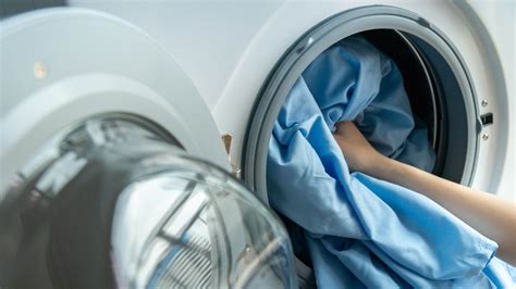 Washing machine shaking violently. If you’re in the market for a new washing machine, you’ll quickly realize that there are countless options to choose from. One popular type is the top load washing machine. Efficie... 