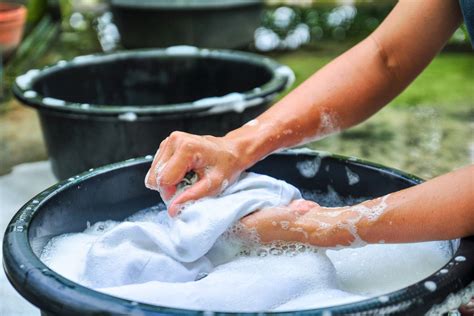 Washing white clothes. The solution to white streaks. Using liquid detergent can solve the issue of undissolved detergent powder. If you do want to stick to powder to save money, make sure you use the correct dose and ... 