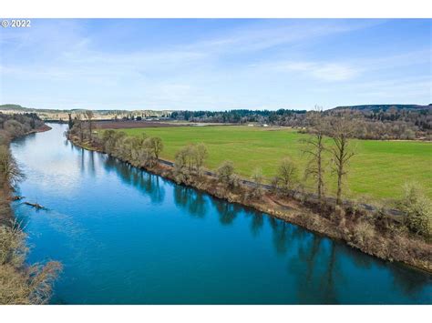 Washington Riverfront Property for Sale - 44 Properties