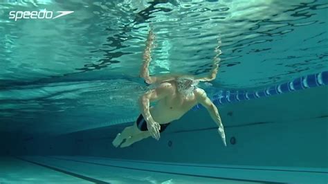 Wat is de techniek van de schoolslag