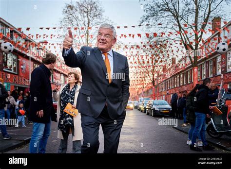 Wat verdient Jan van Zanen