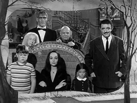 Watch The Addams Family S01:E01 - The Addams Family Goes to …