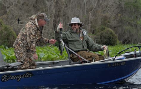 Watch Two Old-School Crappie Fishermen Win a Pro Tournament with Cane ...