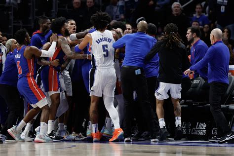 Watch benches-clearing fight between Pistons, Magic