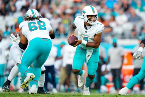 Watch dolphins game. Nov 19, 2023 · The Miami Dolphins remain undefeated at home after defeating the Las Vegas Raiders in Week 11, 20-13. This was not the blowout some were anticipating, as the Dolphins turned the ball over three ... 