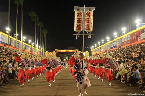 Watching the mesmerizing dance of the Awa Odori festival