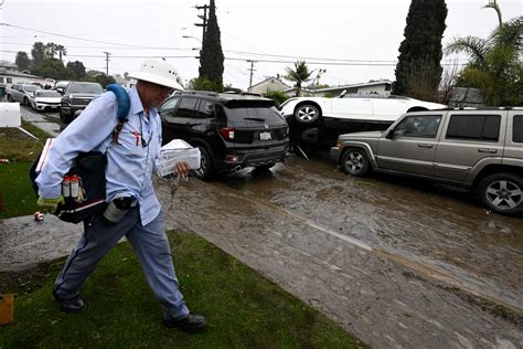 Power outages have skyrocketed in California into the afternoon hours Tuesday, with nearly 250,000 customers without power as of 5 p.m. PDT, according to PowerOutage.US. The number is a huge jump .... 