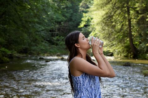 Water people. Some small studies have found that drinking water before meals can help certain groups of people lose weight. The idea is that water makes your stomach feel full, and therefore, you eat less. 
