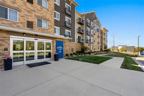 WaterWalk Kansas City - Overland Park Apartments in Overland …