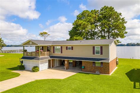 Waterfront homes for sale in chocowinity nc. See photos and price history of this 3 bed, 3 bath, 2,800 Sq. Ft. recently sold home located at 203 Rappahannock Dr, Chocowinity, NC 27817 that was sold on 05/10/2023 for $525000. 