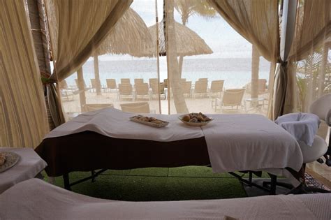 Waterfront Massage Therapy is a friendly, community-focused clinic, founded by Anne Hayward, RMT (former partner/owner of Bayview Therapeutic Massage for 22 years) and Andrea Harris, RMT (formerly at Bayview for 10 years). . 
