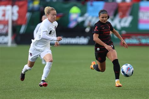 Wave, Thorns score last-minute goals, play to draw in NWSL