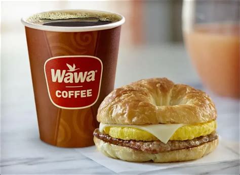 Wawa breakfast hours. Wawa opens at different times throughout the week, but the earliest time you can enjoy breakfast is typically at 6am in the morning. On weekdays, Wawa closes at 10pm, so if you’re looking for a late-night snack, you’re … 
