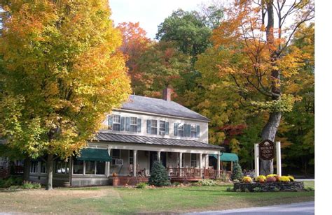 Waybury inn middlebury vt. About the Waybury Inn A Historic Vermont Inn Just 19 years after Vermont became a state and two years before the War of 1812 broke out, an enterprising man by the name of John Foote built a boarding house and tavern at the foot of … 