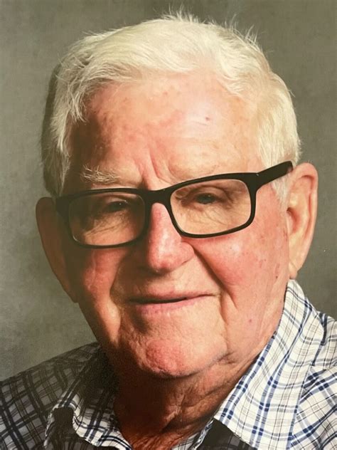 Wayne E. Oachs - Duluth News Tribune