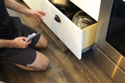 Ways to Fix a Kitchen Drawer That Falls Out