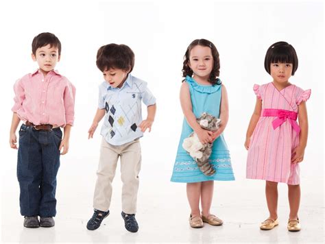 Wear clothes. Baby clothes – worn by babies and toddlers. Childrens wear – worn by children aged from 2 upwards. Menswear – typically worn by those who identify as men. Womenswear – typically worn by those who identify as women. But clothing can also be broken down into different types of clothes based on garment: Bloomers. Blouse. 