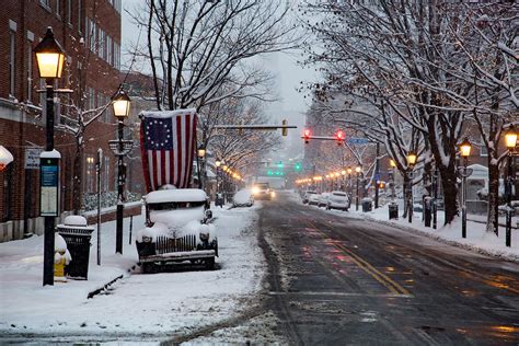 Weather.com brings you the most accurate monthly weather forecast for Alexandria, VA, United States with average/record and high/low temperatures, precipitation and more.. 