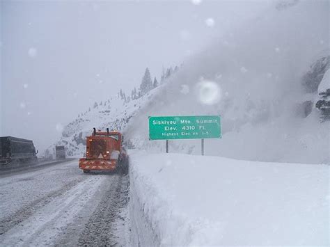 Road Weather Informational only Weather Condition Snow Flurries Pavement Condition Slush, Snow Pack Breaking Up Chain Restrictions Carry Chains or Traction Tires Current Temp 30 F New Snow 1 in. Roadside Snow 81 in. Last Updated 4/24/2023 7:03 AM. 