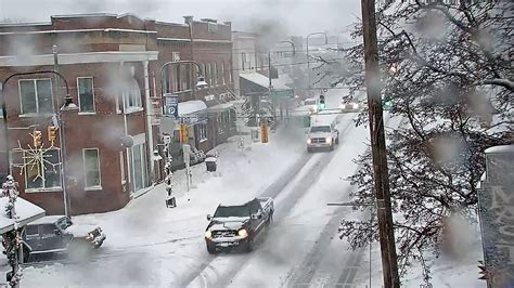 A live view of the city center from the Mast General Store Boone. This streaming webcam is located in North Carolina. Boone (King Street) - The current image, detailed weather forecast for the next days and comments.. 