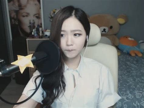 Korean bj webcam qwas33. 16K 56:15. Kbj Korean does sexy hip swing 