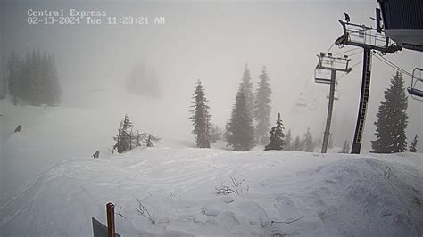 Stay up to date with all the latest snow and seasonal storms by checking out our Summit at Snoqualmie web cam. These snow cams are perfectly placed all over the mountain and ski resort, you can see what's going on in every corner of the ski resort. Summit at Snoqualmie Current Weather Summit at Snoqualmie Current Weather 54°F clear sky Fri 73°F. 