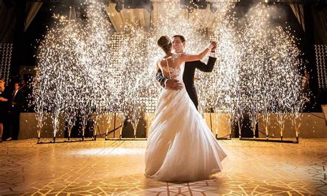 Wedding dance lessons. Our popular wedding dance lesson packages. Standard Package - £290.00 Duration: 5 hours ***Most Popular*** (Normally 2 x 1.5 hour lessons & 1 x 2 hour lesson) We recommend this package as 5 hours of lessons is the optimum time required by most couples to learn their full routine: 