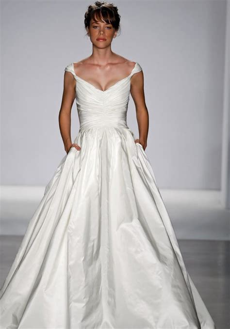 Wedding dresses boston. Planning a wedding can be an exciting and joyful experience, but it can also be quite expensive. From the venue to the flowers, catering to the dress, costs can quickly add up. How... 