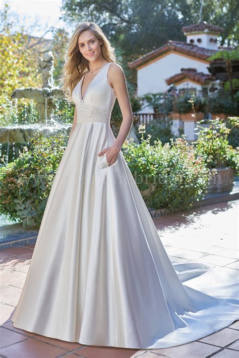 Wedding dresses online shopping. You can buy David's Bridal dresses and take them home the same day. Each store has a selection of hundreds of gorgeous wedding dresses and bridesmaid dresses ... 