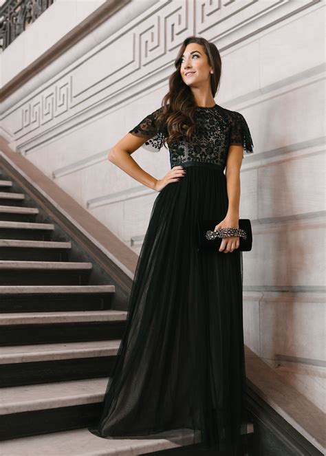 Wedding guest dresses black tie. Jun 1, 2023 · Black-Tie. A step down from white-tie attire, black-tie dress codes usually indicate a formal, evening event. Women should wear a floor-length gown that does not reveal the ankles, in sumptuous ... 