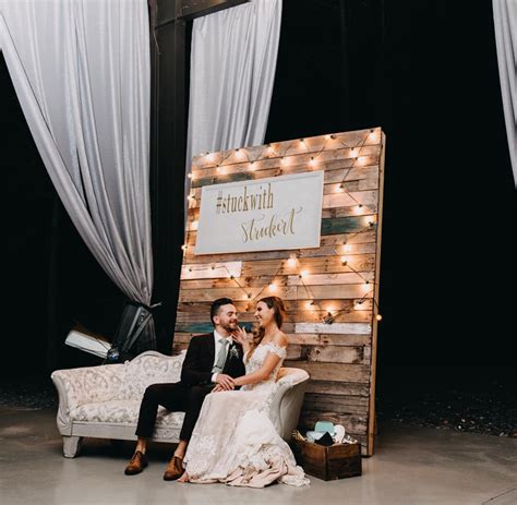 Wedding photobooth. At a wedding reception, usually the best man and the fathers of the bride and groom give the toasts. Sometimes, the maid or matron of honor and the bride and groom also give a toas... 