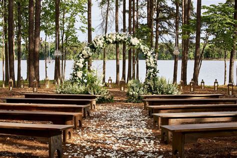 Weddings in georgia venues. The minister informs the wedding guests why they are gathered at the ceremony venue. The minister also asks who gives the bride to the groom. Usually, the father of the bride answe... 