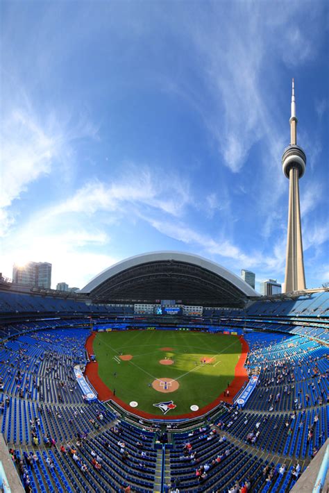 Weekend need to know: First weekend with Blue Jays back in Toronto, CN Tower Climb; TTC/road closures