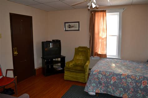 Weekly rooms. New Today. gorgeous, spacious room available in Spanish-style 3 bed, 2 bath apartment. shared bathroom with 1 woman. apartment is super spacious, with a living... Available May 15. Early Bird More info. $1,240/month. 