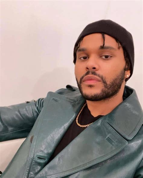 Weeknd instagram. The term “SFS” on Instagram means “shout-out for shout-out.” One Instagram account agrees to make a post that showcases the account of another Instagram user and encourages their f... 
