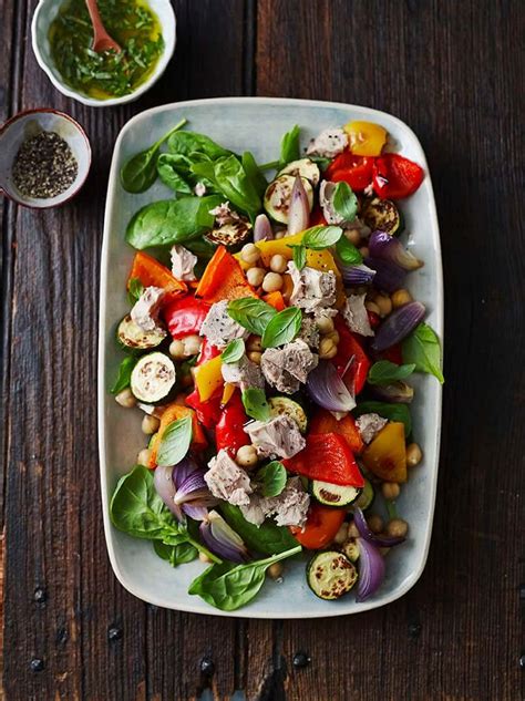 Weight watchers lunch ideas. Instructions. In a medium bowl, place the chickpeas, garlic, scallions, red bell pepper, cucumber, parsley, olives, and feta cheese. Gently stir to combine. In a small bowl (affiliate link), whisk together the lemon juice and olive oil and then pour over the … 