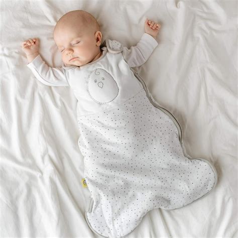 Weighted sleep sack baby. The Dreamland Baby weighted sleep sack is designed to help baby feel calm, fall asleep faster, and stay asleep longer. The gentle weight naturally reduces stress and increases relaxation through deep-pressure stimulation to give baby feelings of security and comfort. Gentle weight is located on front (or top) of weighted sack only. 
