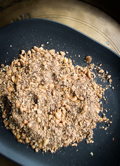 Well Nourished ⎮ Healthy Dukkah Spice Mix (with nut-free option)