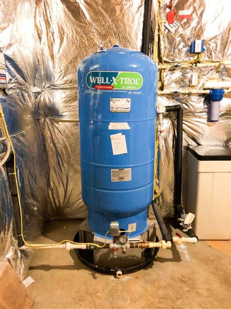 Well pressure tank replacement. Propane tank pressure ranges from about 100 to 200 pounds per square inch. The size of the tank does not influence the pressure that the propane is under. The outside temperature a... 